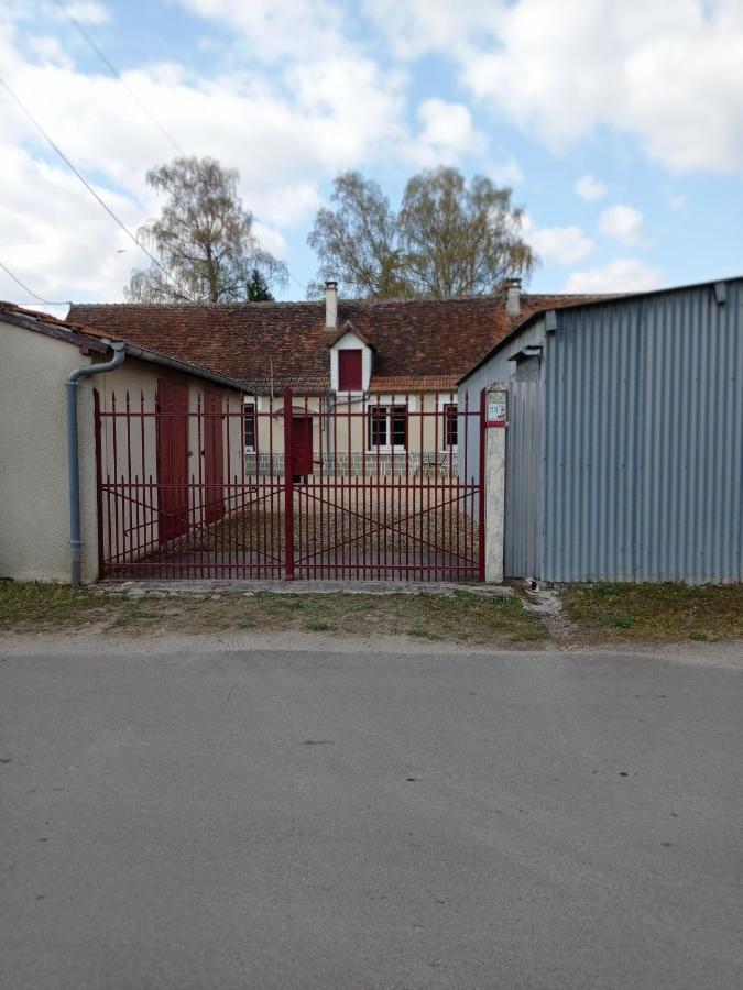 Gite De La Clavette Gièvres Exterior foto